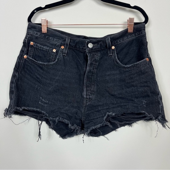 LEVI’S DISTRESSED BLACK DENIM SHORTS WITH 6 BUTTON FLY SIZE 32 - Picture 7 of 15